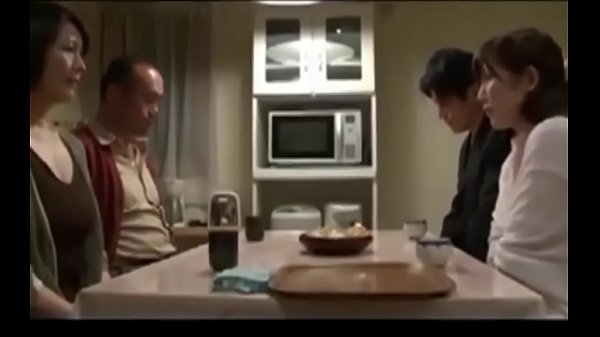 娘の彼氏に完熟おまんこ犯される巨乳人妻のNTR不倫エロ動画