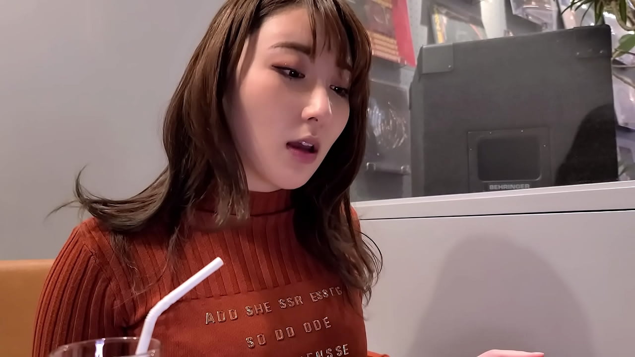 性欲旺盛デカ尻巨乳美女がバイト先店長と不倫セックス