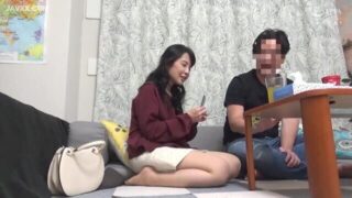 性欲旺盛な素人巨乳熟女の中出しセックス盗撮エロ動画