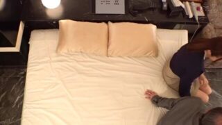同窓会終わりの巨乳妻がホテルで中出し不倫NTRセックス