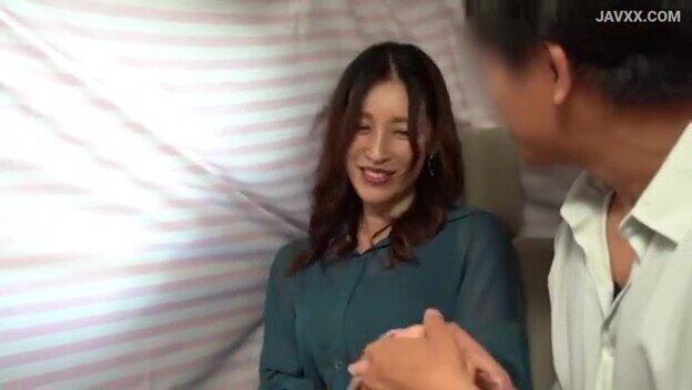 巨乳美熟女な奥さんをナンパして中出し3P不倫セックス
