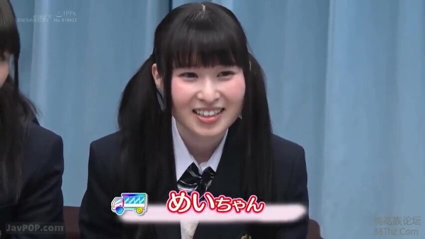 制服姿のロリ巨乳JK2人組をナンパして4P乱交セックス